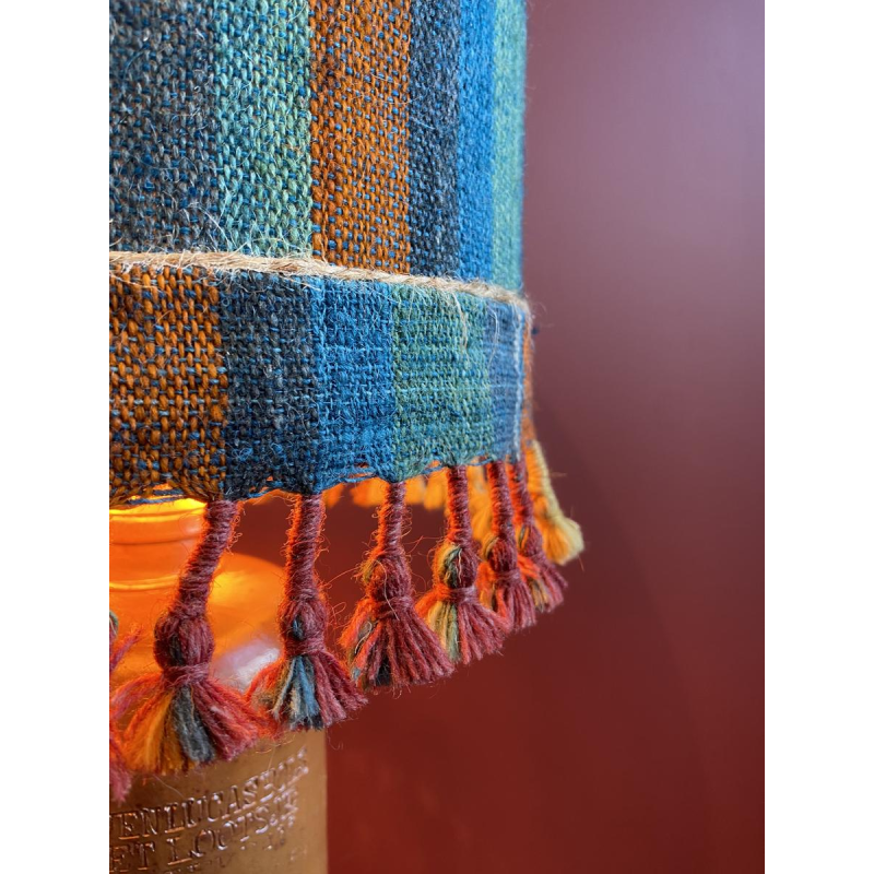 Lampe "Bouteille en grès" abat-jour bleu multicolore en tissé à la main d'Inde