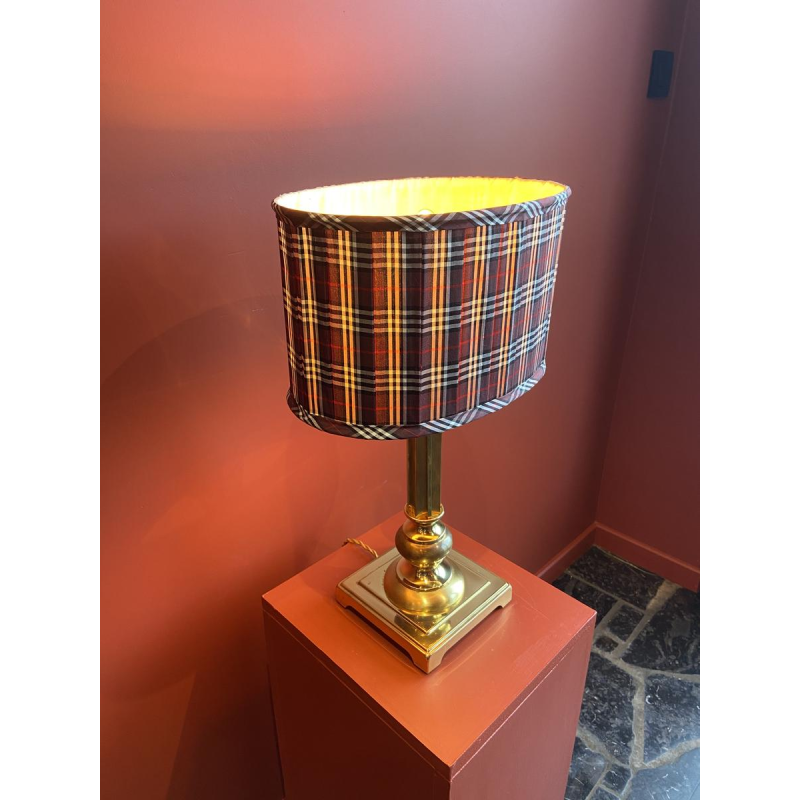Gold-plated brass lamp base, oval lampshade in burgundy checkered silk
