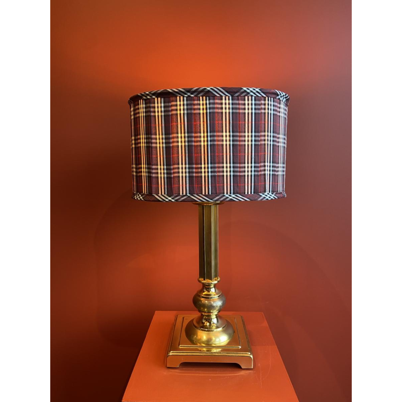 Gold-plated brass lamp base, oval lampshade in burgundy checkered silk
