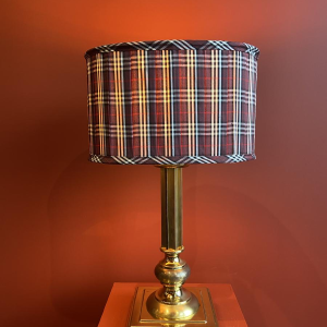 Gold-plated brass lamp base, oval lampshade in burgundy checkered silk