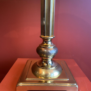 Gold-plated brass lamp base, oval lampshade in burgundy checkered silk