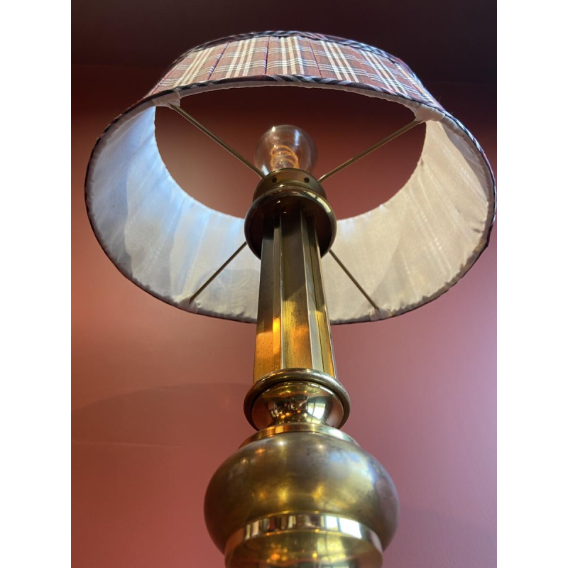 Gold-plated brass lamp base, oval lampshade in burgundy checkered silk