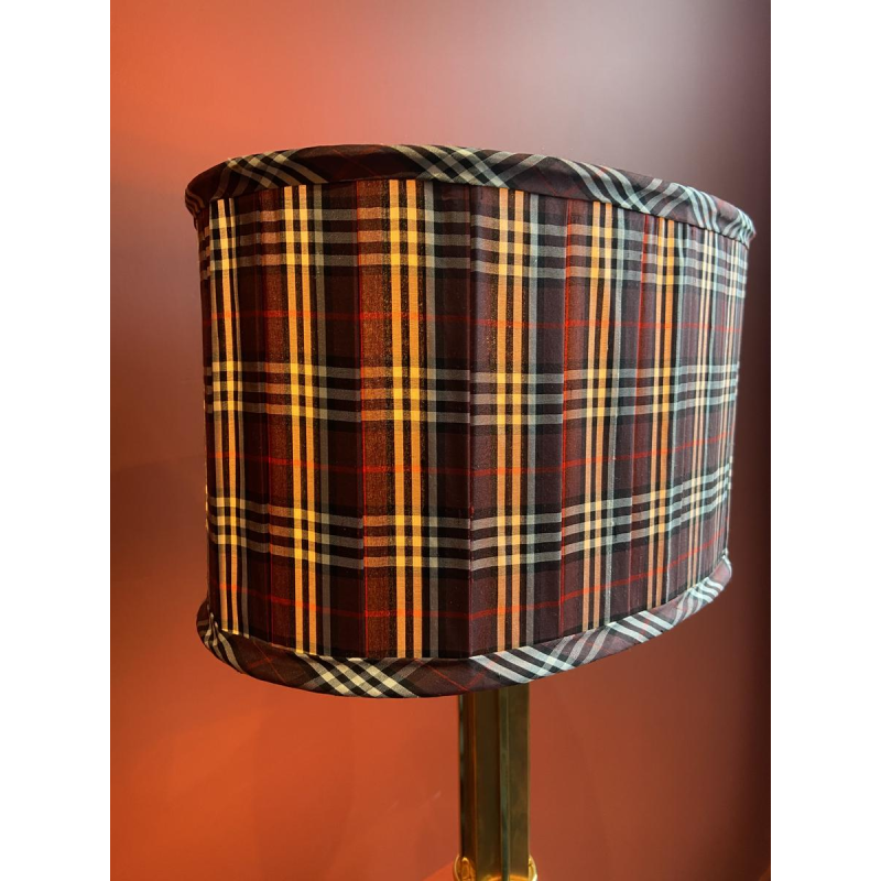 Pied de lampe en laiton doré, abat-jour oval en Soie à motifs carreaux couleur bordeau