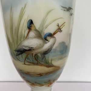 Val-St-Lambert, vase en opaline à décor d'échassiers, XIXe siècle