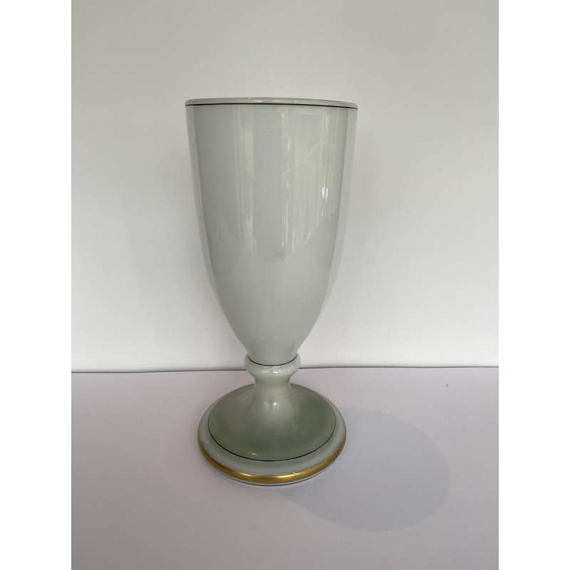 Val-St-Lambert, vase en opaline à décor d'échassiers, XIXe siècle