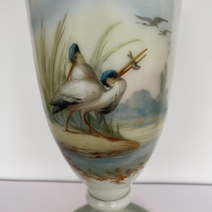 Val-St-Lambert, vase en opaline à décor d'échassiers, XIXe siècle