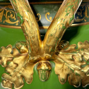 Jaget and Pinon Tours, Empire plantenbak, grote groene imperiale aardewerken pot