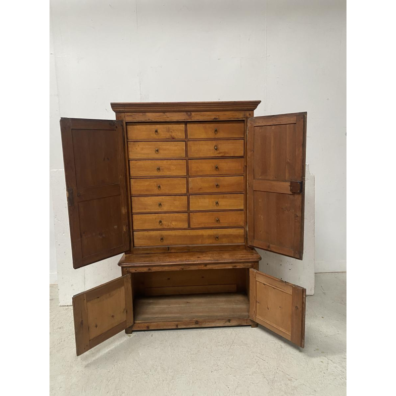 Cartonnier administratif en deux corps, bois sapin massif, XXe siècle