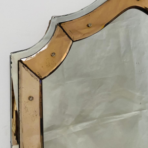 Miroir à pare-closes en verre teinté, décor de pointe en verre, ca 1950