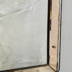 Spiegel met getint glazen frame, glazen sierknop, ca. 1950