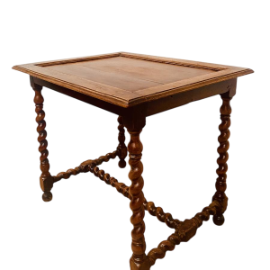 Table d'appoint en noyer, piètements croisillons, XIXe siècle