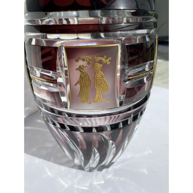 Val-Saint-Lambert, pruimkleurige dubbellaagse vaas met Aziatische fries.