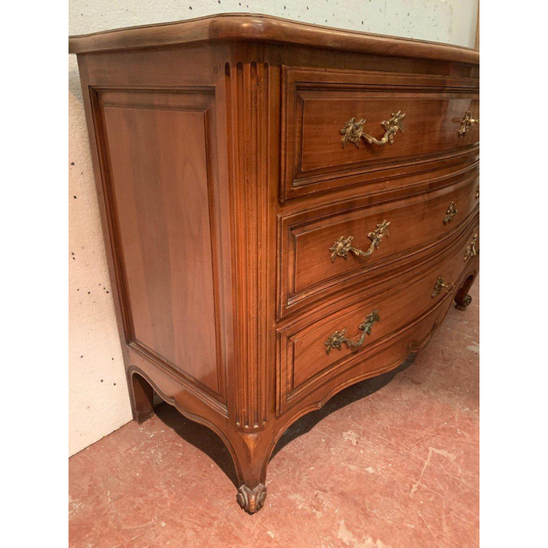 Commode en noyer à façade galbée de style Provençal, XVIIIᵉ siècle