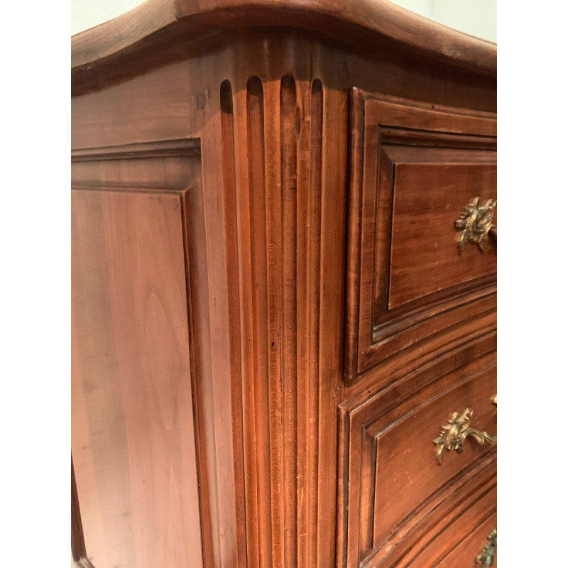Commode en noyer à façade galbée de style Provençal, XVIIIᵉ siècle