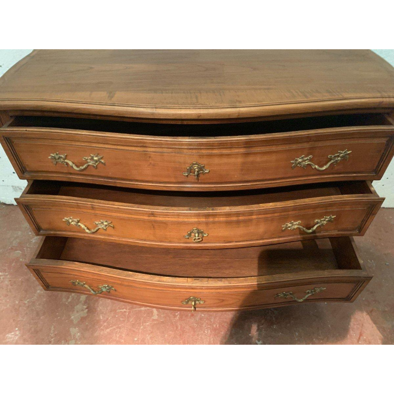 Walnut chest of drawers with a curved front in the Provençal style, 18th century