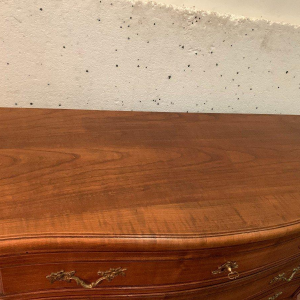 Walnut chest of drawers with a curved front in the Provençal style, 18th century