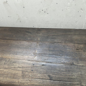 Massieve iepenhouten kist met sterdecoratie, 18e eeuw