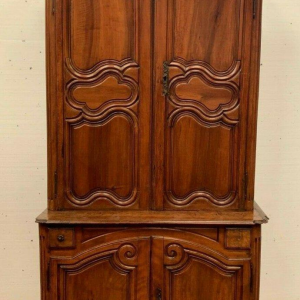 Buffet deux corps Louis XV en noyer, XVIIIᵉ siècle