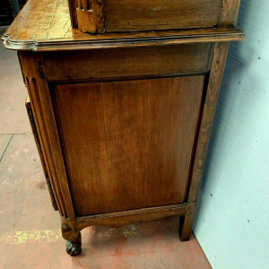 Buffet deux corps Louis XV en noyer, XVIIIᵉ siècle