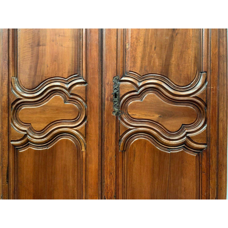 Tweedelig Louis XV-notenhouten buffetkast, 18e eeuw