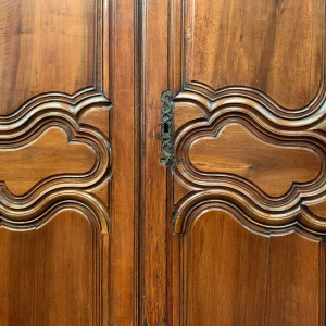 Buffet deux corps Louis XV en noyer, XVIIIᵉ siècle