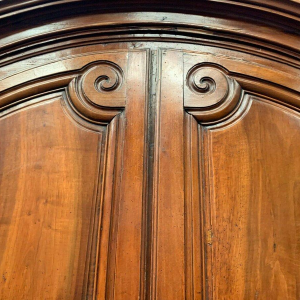 Two-part Louis XV walnut buffet, 18th century