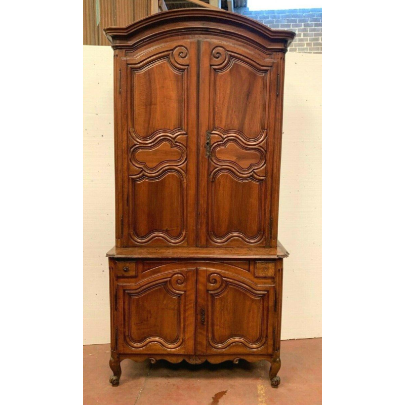 Two-part Louis XV walnut buffet, 18th century