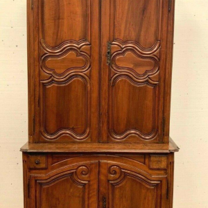 Two-part Louis XV walnut buffet, 18th century