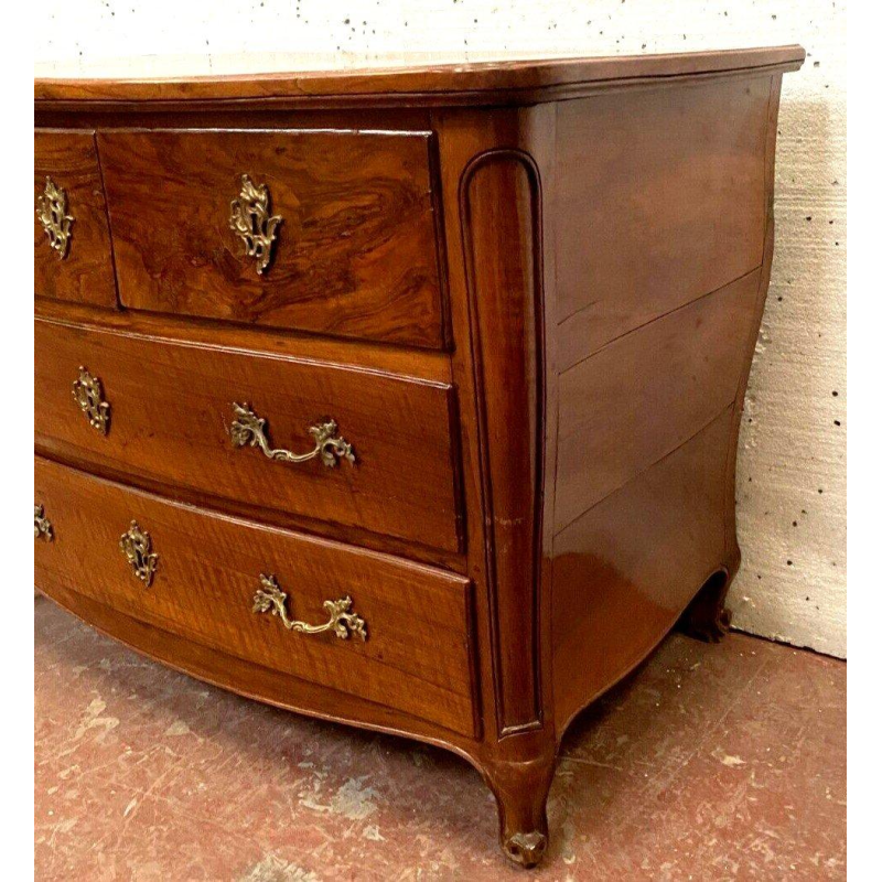 Commode Louis XV galbée en noyer massif, époque XVIIIᵉ siècle