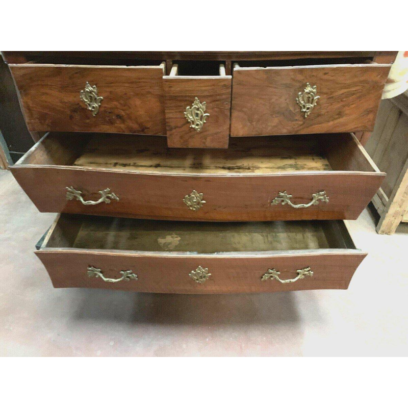 Commode Louis XV galbée en noyer massif, époque XVIIIᵉ siècle