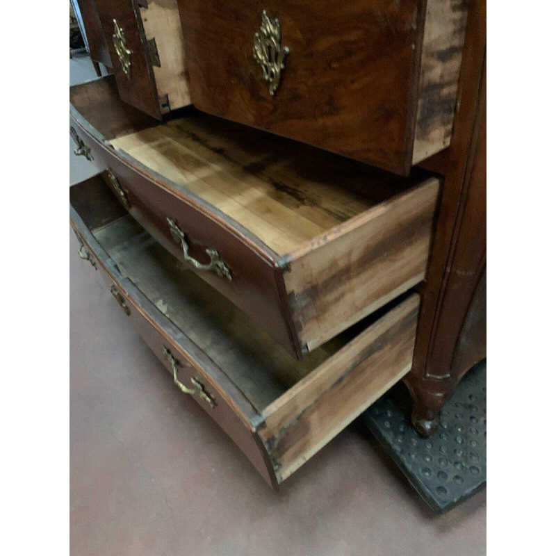 Commode Louis XV galbée en noyer massif, époque XVIIIᵉ siècle