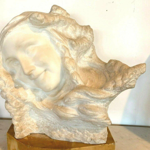 Prof Pattarino "Femme souriante" sculpture en marbre de Carrare, Italie XXᵉ siècle