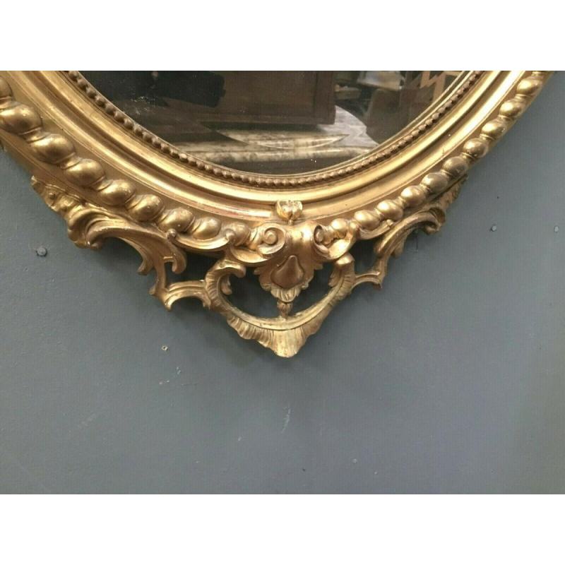 Miroir Louis VX ovale à fronton, bois et stuc doré, glace biseautée, Napoléon III