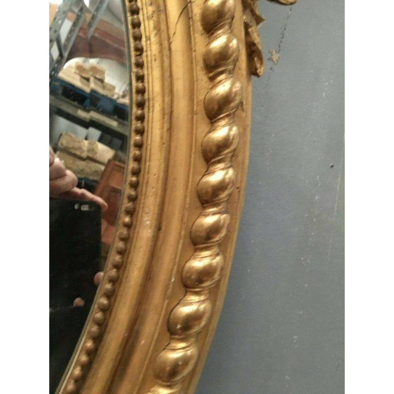 Miroir Louis VX ovale à fronton, bois et stuc doré, glace biseautée, Napoléon III