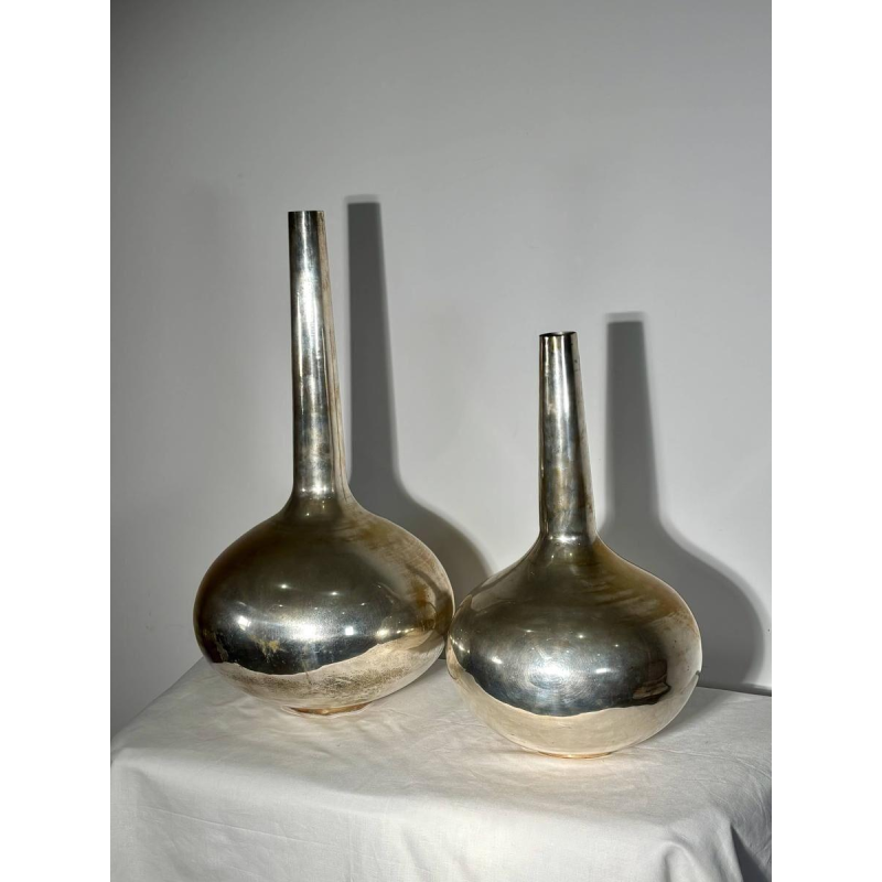 Paire de grands vases "bouteilles" estampillés - métal argenté - Italie XXe s