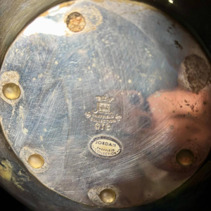 Een paar grote, gestempelde "fles"-vazen - verzilverd metaal - Italië, 20e eeuw