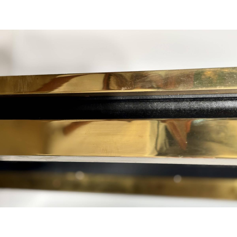 Table basse en résine laquée et laiton, années 70