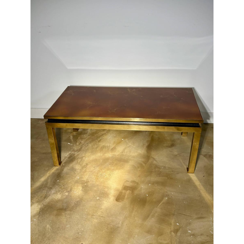 Table basse en résine laquée et laiton, années 70