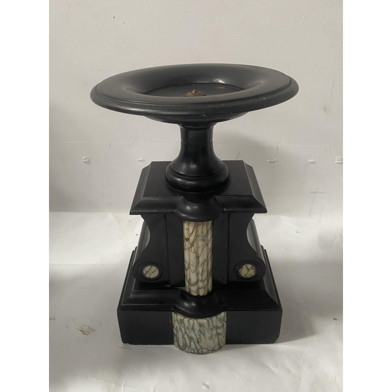 Pendule portique et cassolettes en marbre, époque Louis Philippe, XIXe siècle