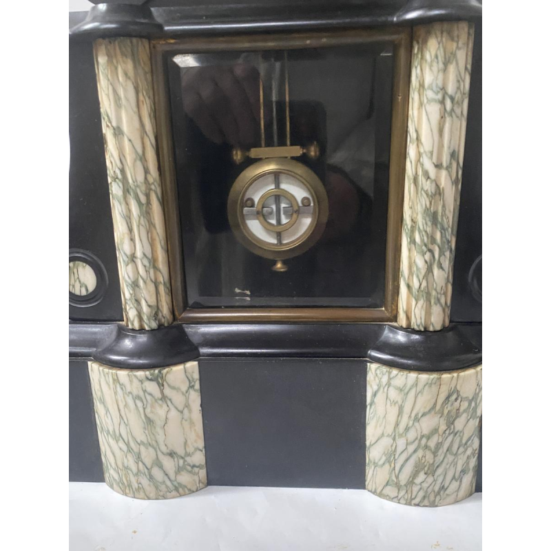 Portico-klok en marmeren cassolettes, periode Lodewijk Philippe, 19e eeuw