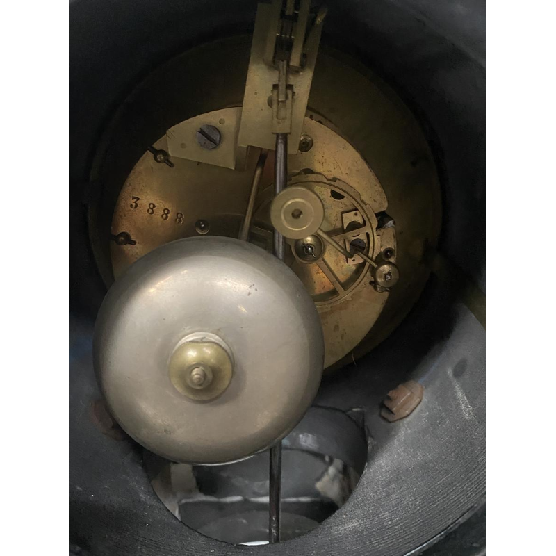 Pendule portique et cassolettes en marbre, époque Louis Philippe, XIXe siècle