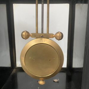 Pendule portique et cassolettes en marbre, époque Louis Philippe, XIXe siècle