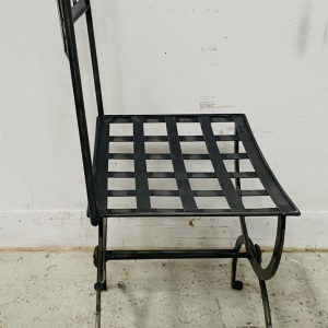 Set van vier gietijzeren stoelen met messing bollen, 20e eeuw