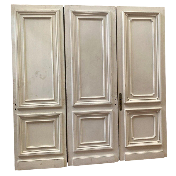 Suite de trois portes de passage moulurées à double faces, XIXᵉ siècle