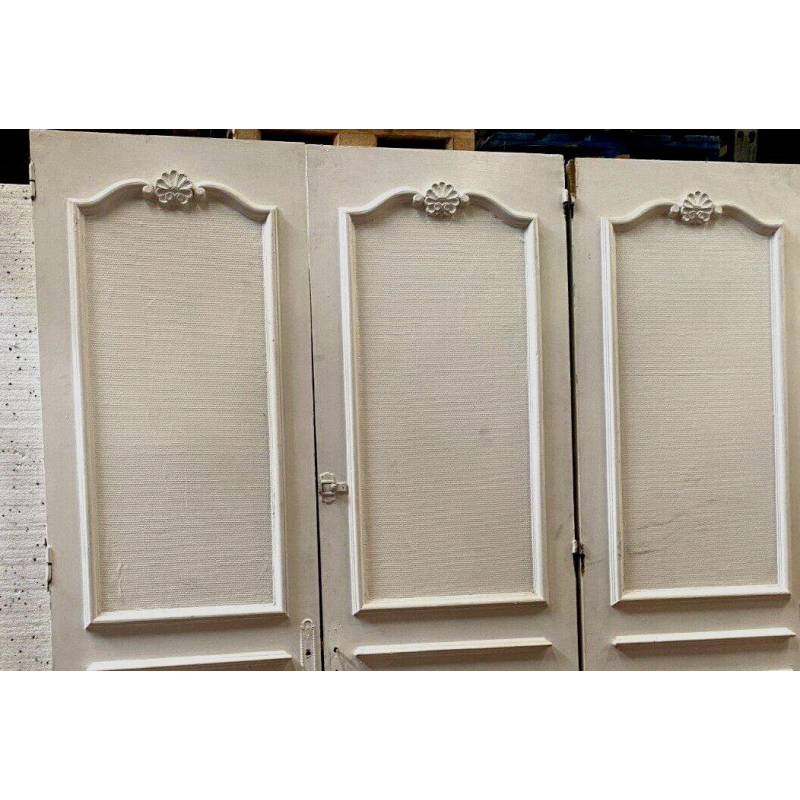 Suite de trois portes de passage moulurées à double faces, XIXᵉ siècle