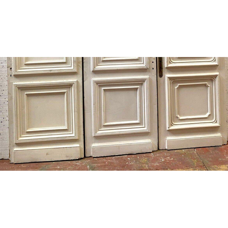 Suite de trois portes de passage moulurées à double faces, XIXᵉ siècle