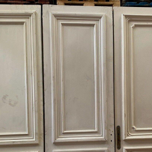 Suite de trois portes de passage moulurées à double faces, XIXᵉ siècle