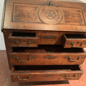Bureau de pente Louis XV en chêne massif, XVIIIᵉ siècle