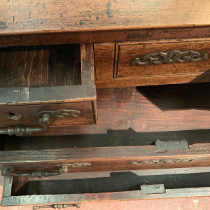 Bureau de pente Louis XV en chêne massif, XVIIIᵉ siècle