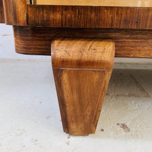 Vitrine Art Déco en acajou et placage, XXe siècle